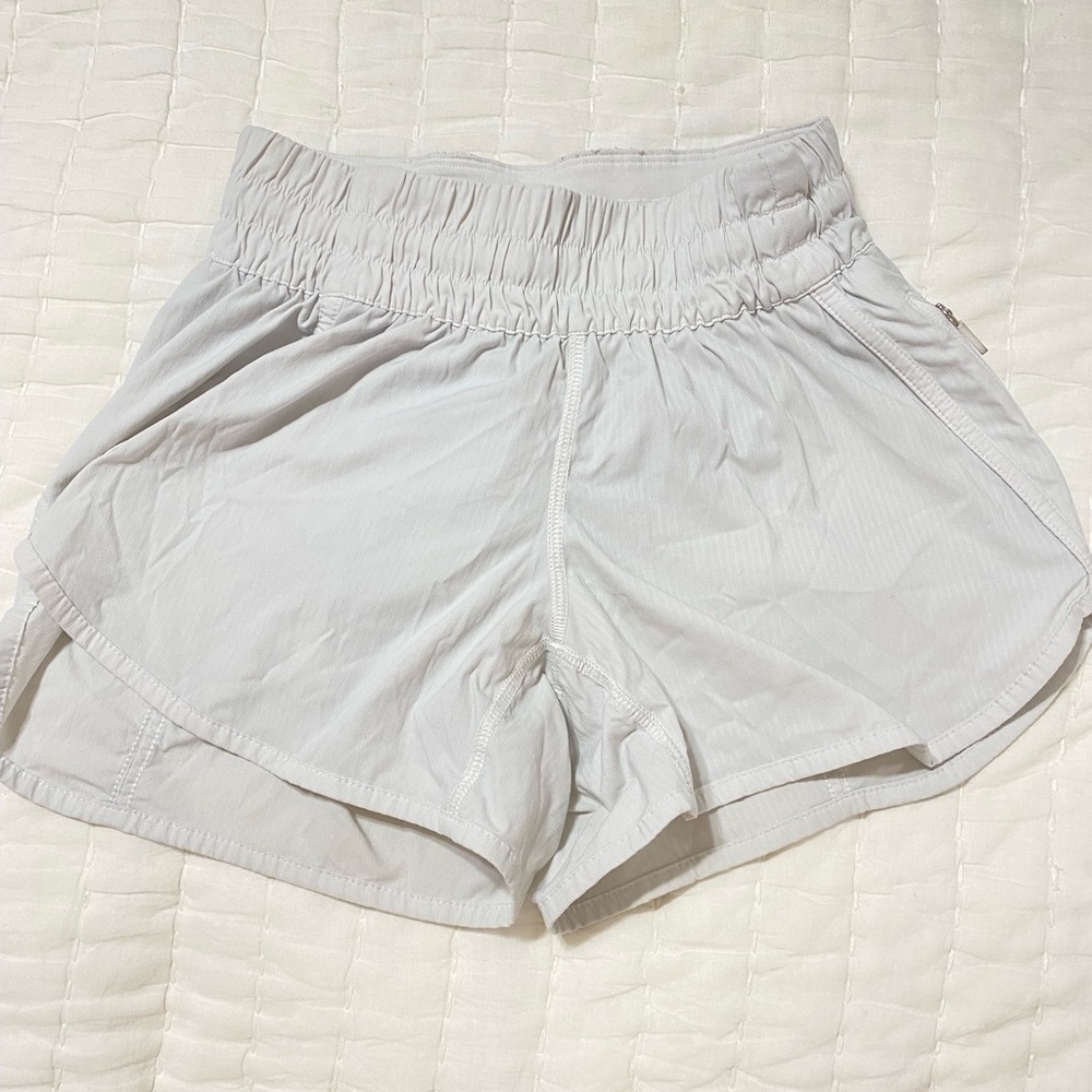 lululemon white tracker shorts